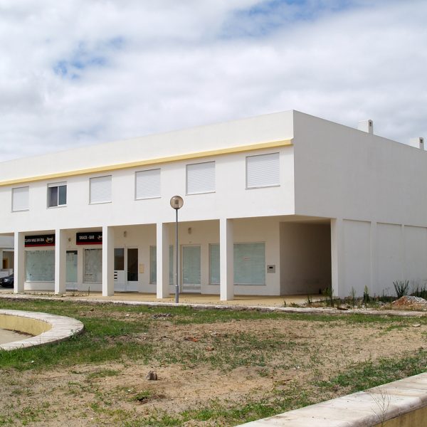 Apartamentos e Lojas na Urbanização Casas de São Lourenço na Moita